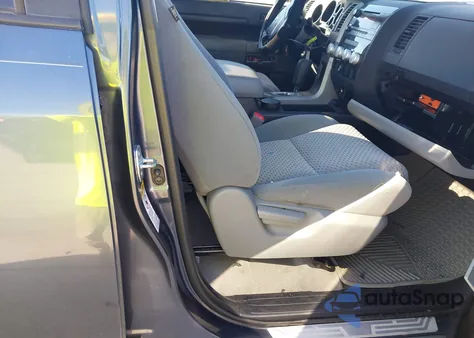 2010 Toyota Tundra Grade 5.7L V8 z USA, uszkodzony, nr VIN 5TFRY5F13AX094946